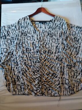 Women's Black and White Ruched Front Top